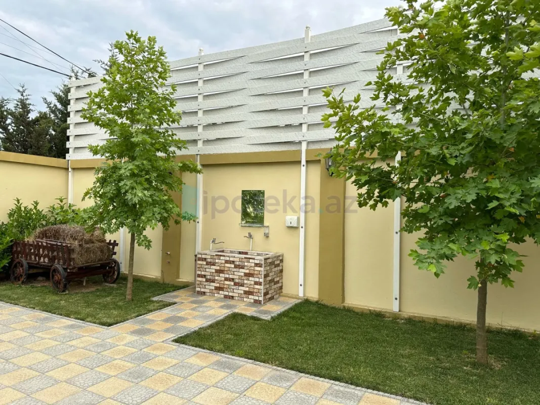 Satılır 4 otaqlı mənzil 300 m²