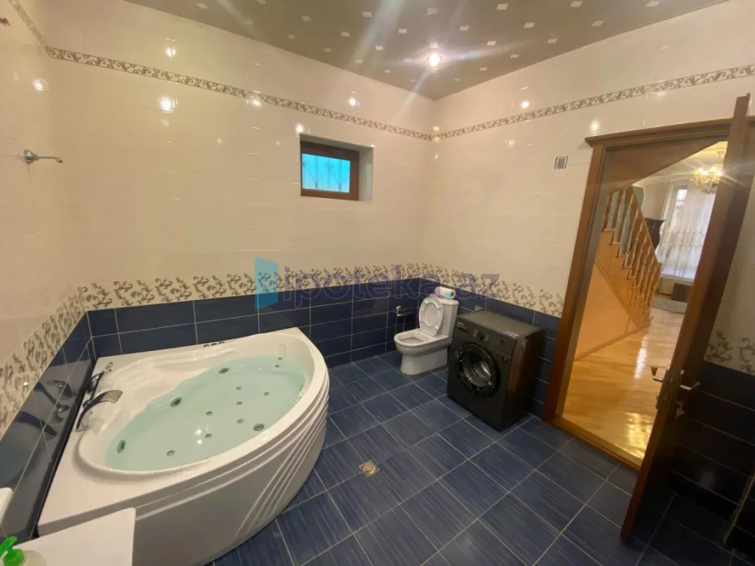 Satılır 4 otaqlı mənzil 300 m²