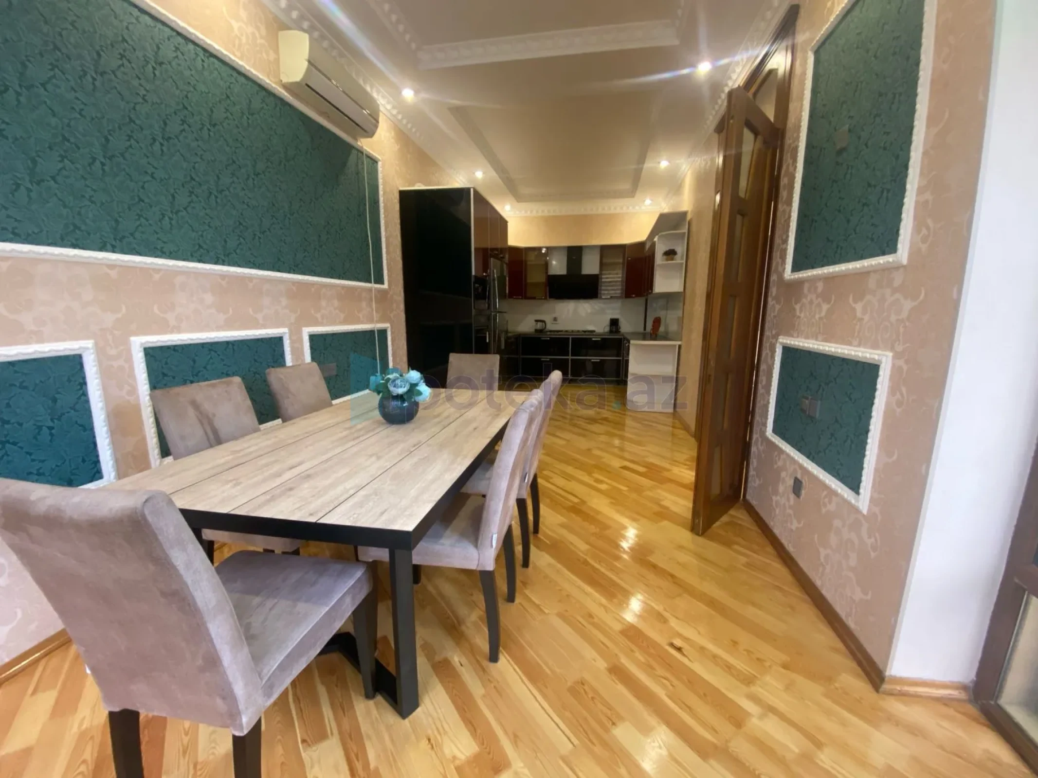 Satılır 4 otaqlı mənzil 300 m²