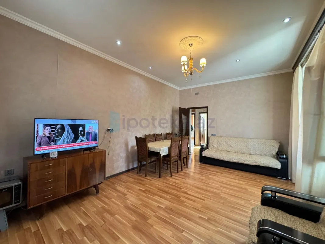 Satılır 3 otaqlı köhnə tikili 80 m²