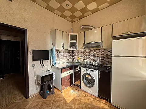 Satılır 3 otaqlı köhnə tikili 80 m²