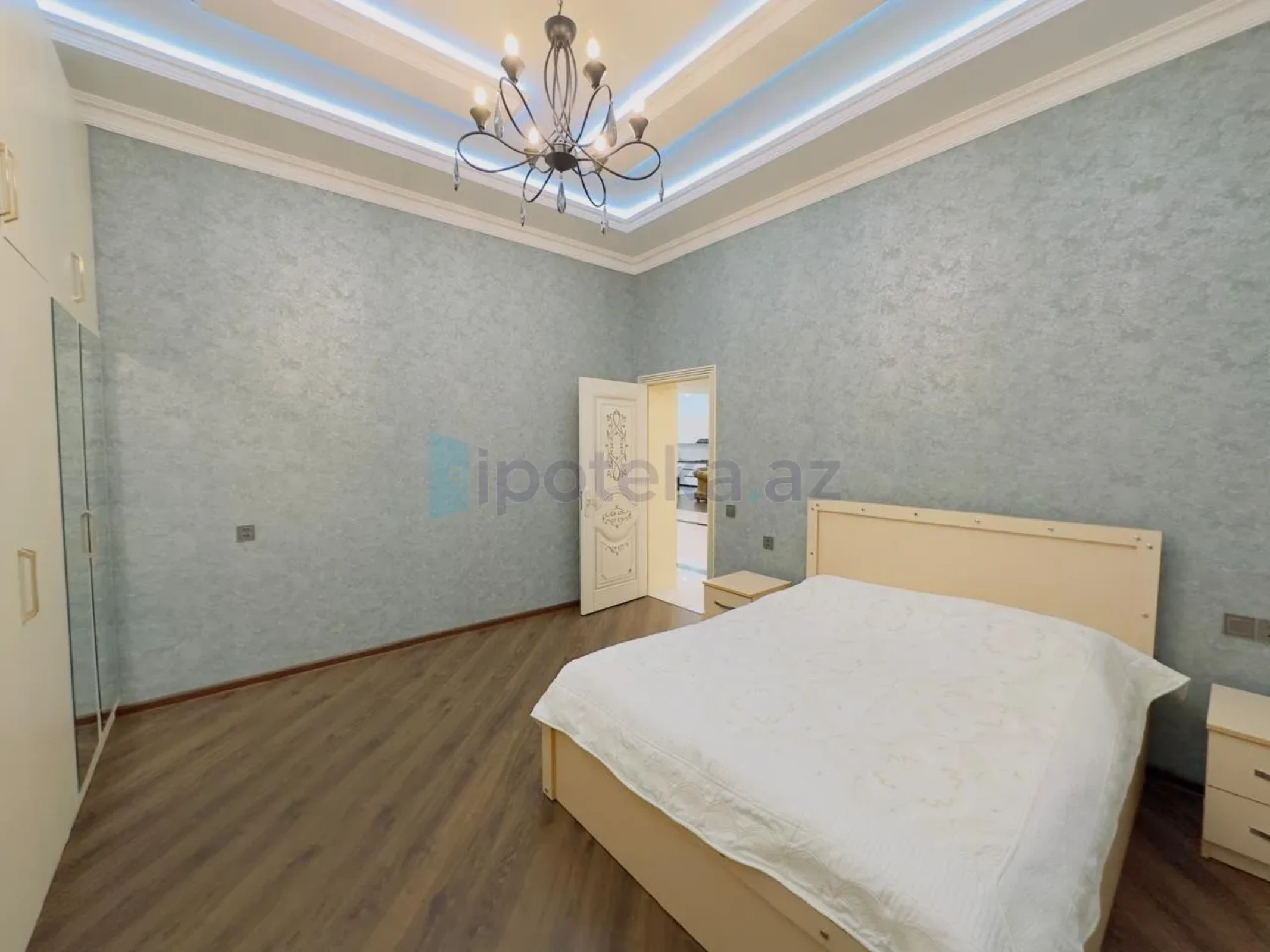 Satılır 6 otaqlı mənzil 200 m²