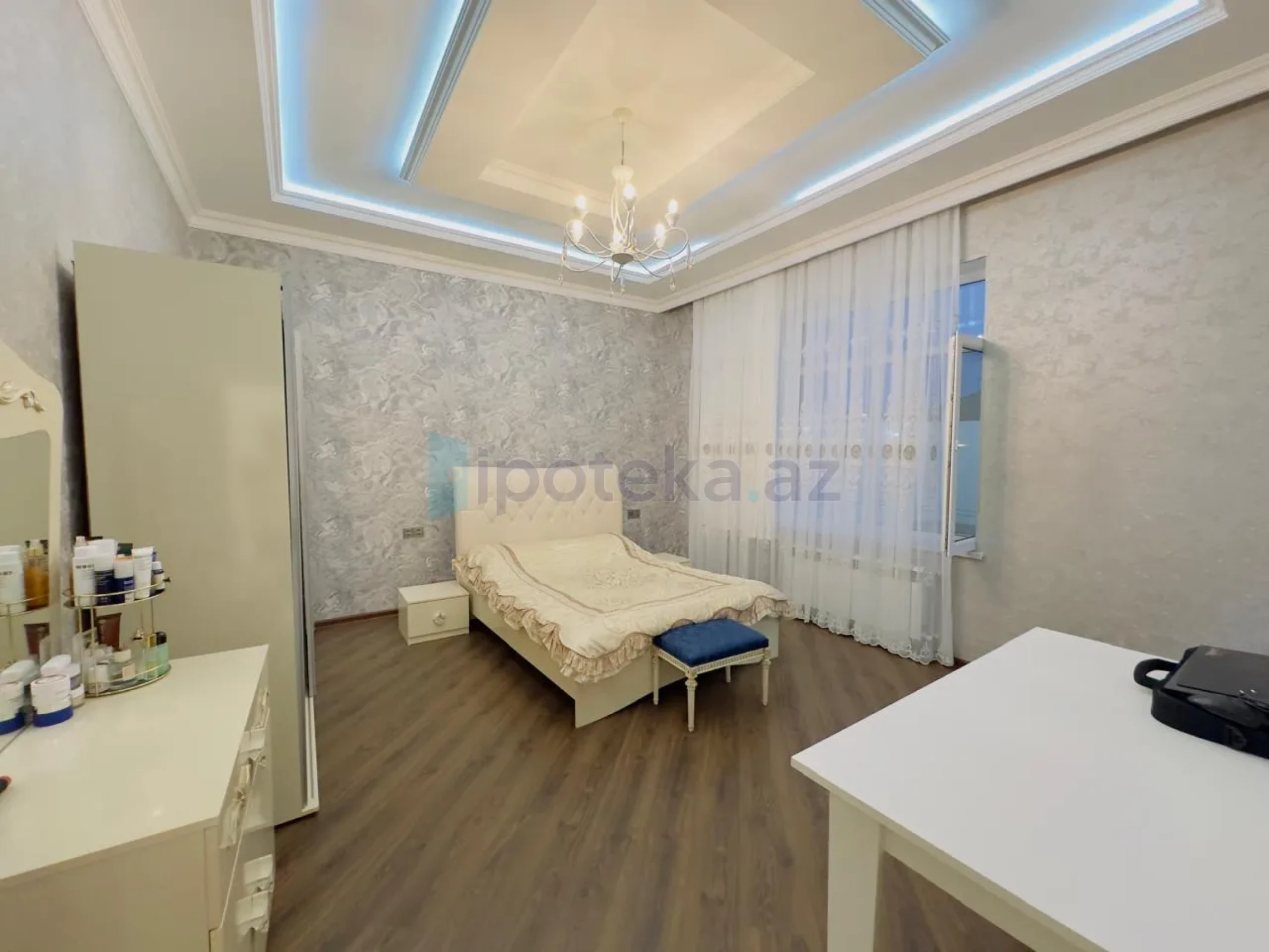 Satılır 6 otaqlı mənzil 200 m²