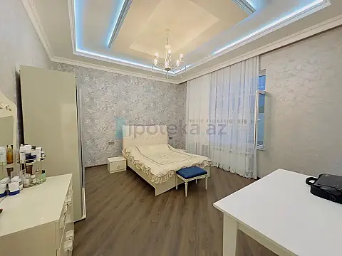 Satılır 6 otaqlı mənzil 200 m²