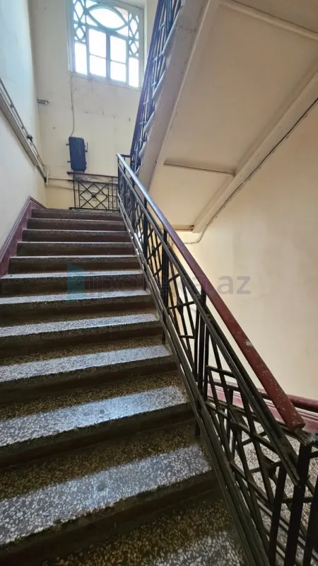 Satılır 3 otaqlı köhnə tikili 105 m²