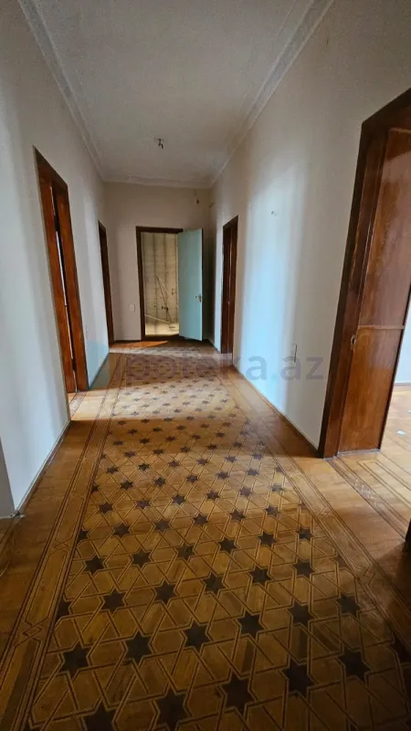 Satılır 3 otaqlı köhnə tikili 105 m²