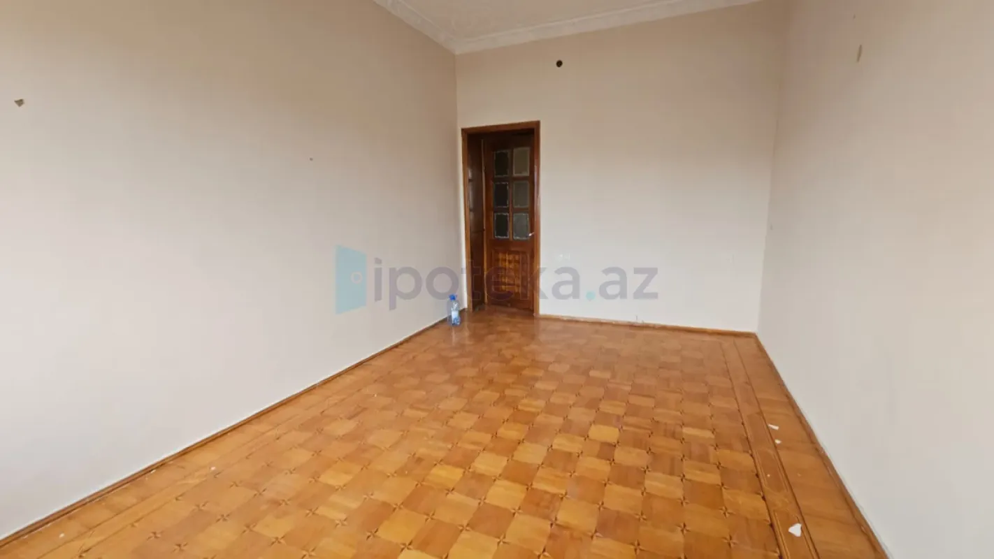 Satılır 3 otaqlı köhnə tikili 105 m²