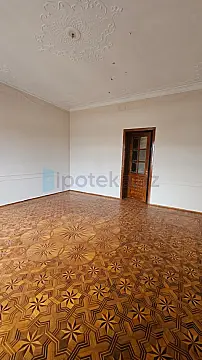Satılır 3 otaqlı köhnə tikili 105 m²