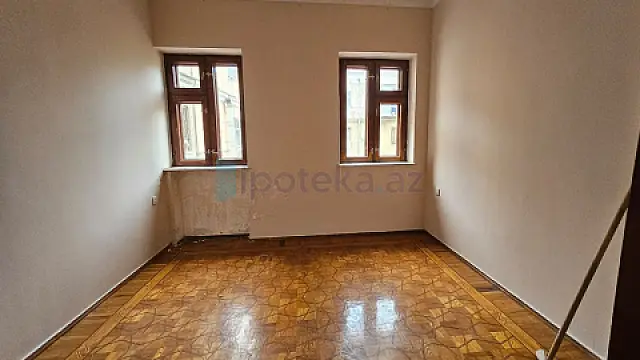 Satılır 3 otaqlı köhnə tikili 105 m²