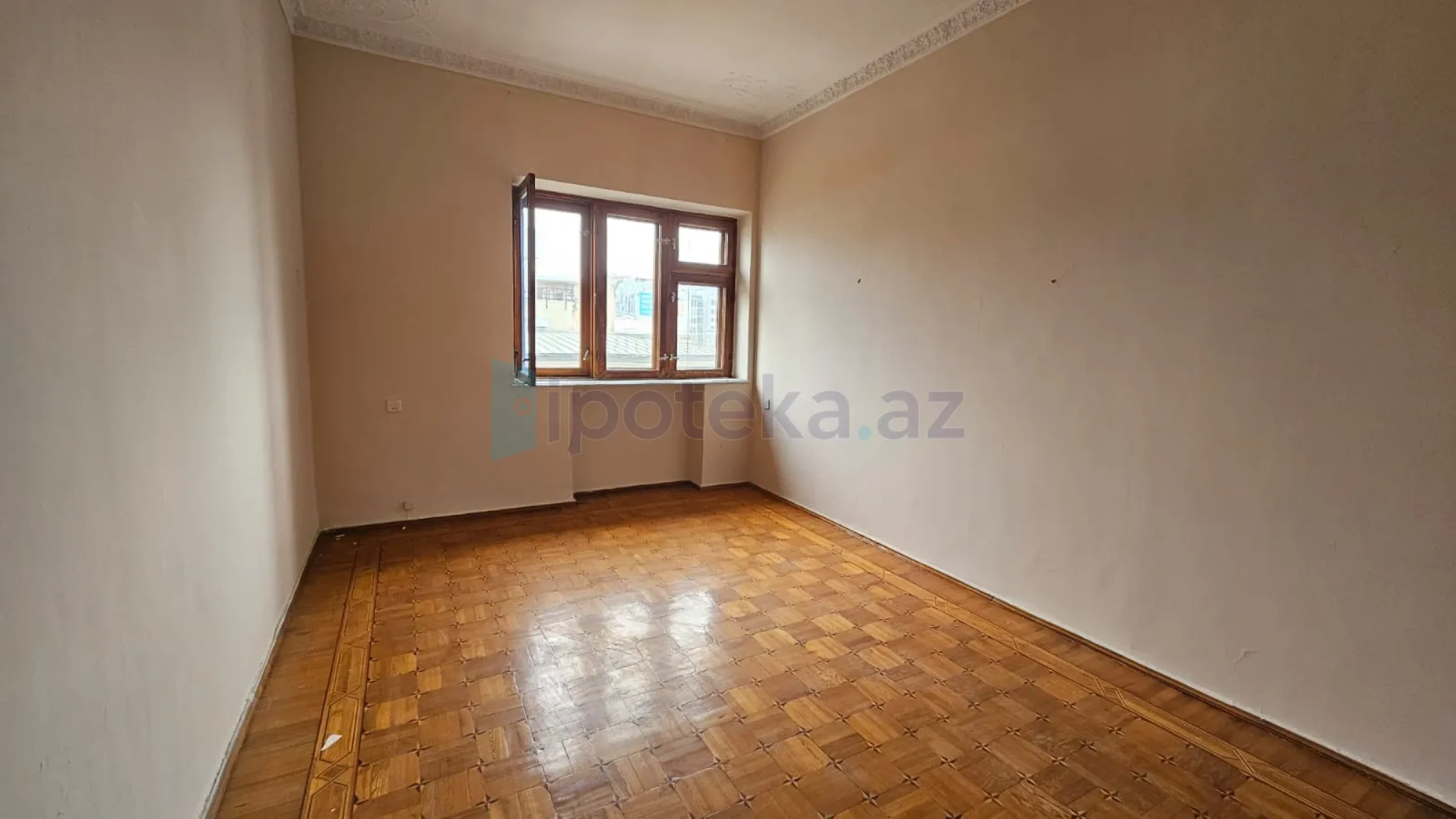 Satılır 3 otaqlı köhnə tikili 105 m²