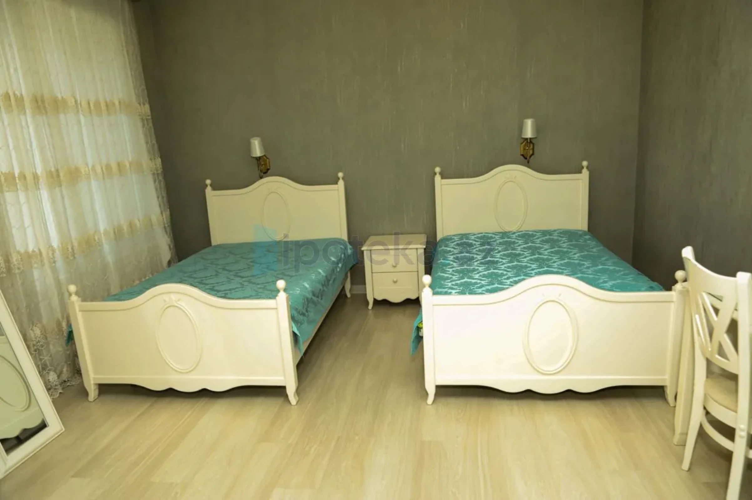 Satılır 5 otaqlı mənzil 220 m²