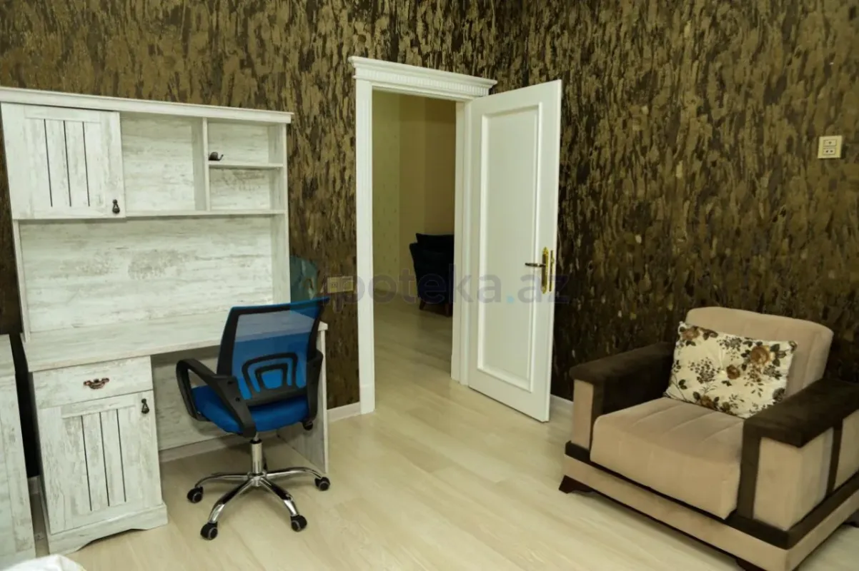 Satılır 5 otaqlı mənzil 220 m²