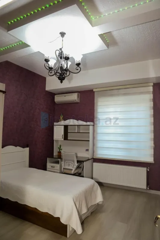 Satılır 5 otaqlı mənzil 220 m²