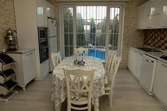 Satılır 5 otaqlı mənzil 220 m²