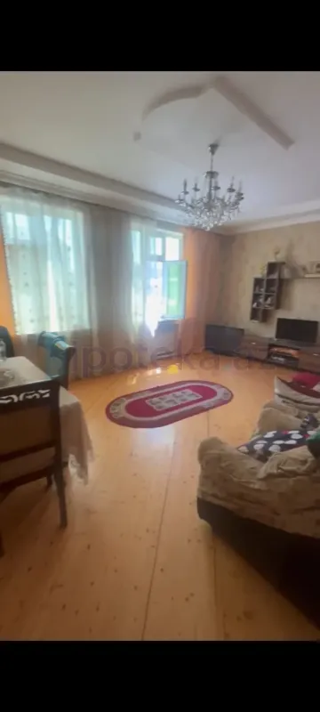 Satılır 5 otaqlı həyət evi 142 m²