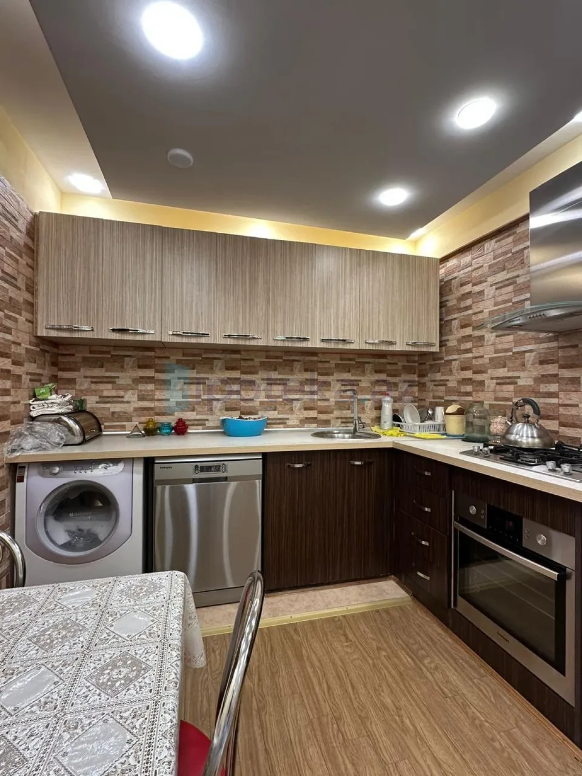 Satılır 4 otaqlı köhnə tikili 110 m²