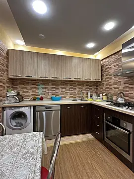Satılır 4 otaqlı köhnə tikili 110 m²