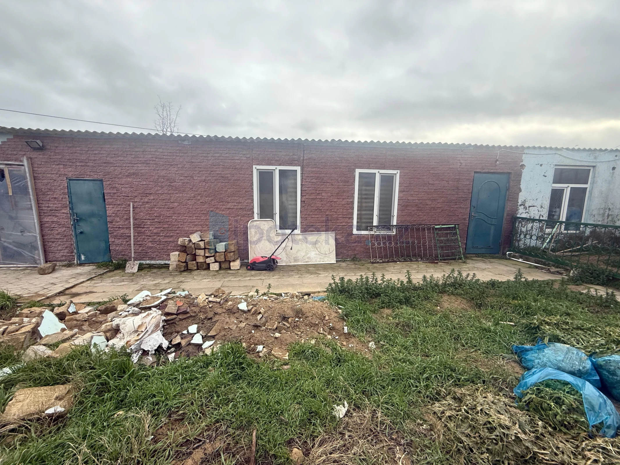 Satılır 4 otaqlı həyət evi 130 m²