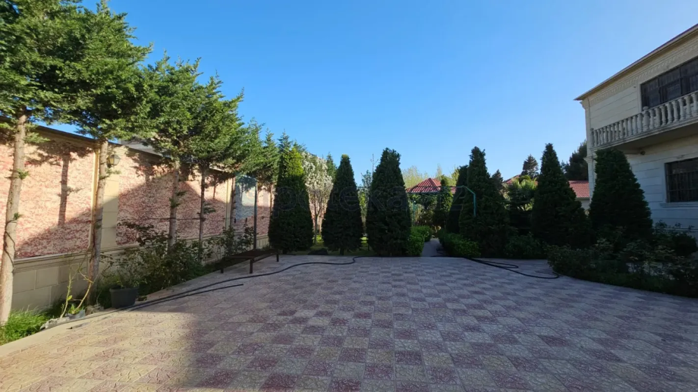 Satılır 6 otaqlı həyət evi 450 m²