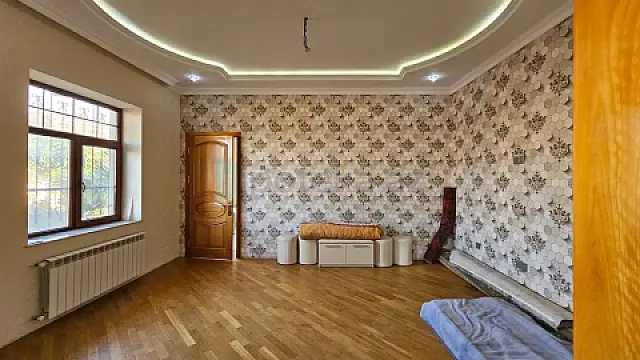 Satılır 6 otaqlı həyət evi 450 m²
