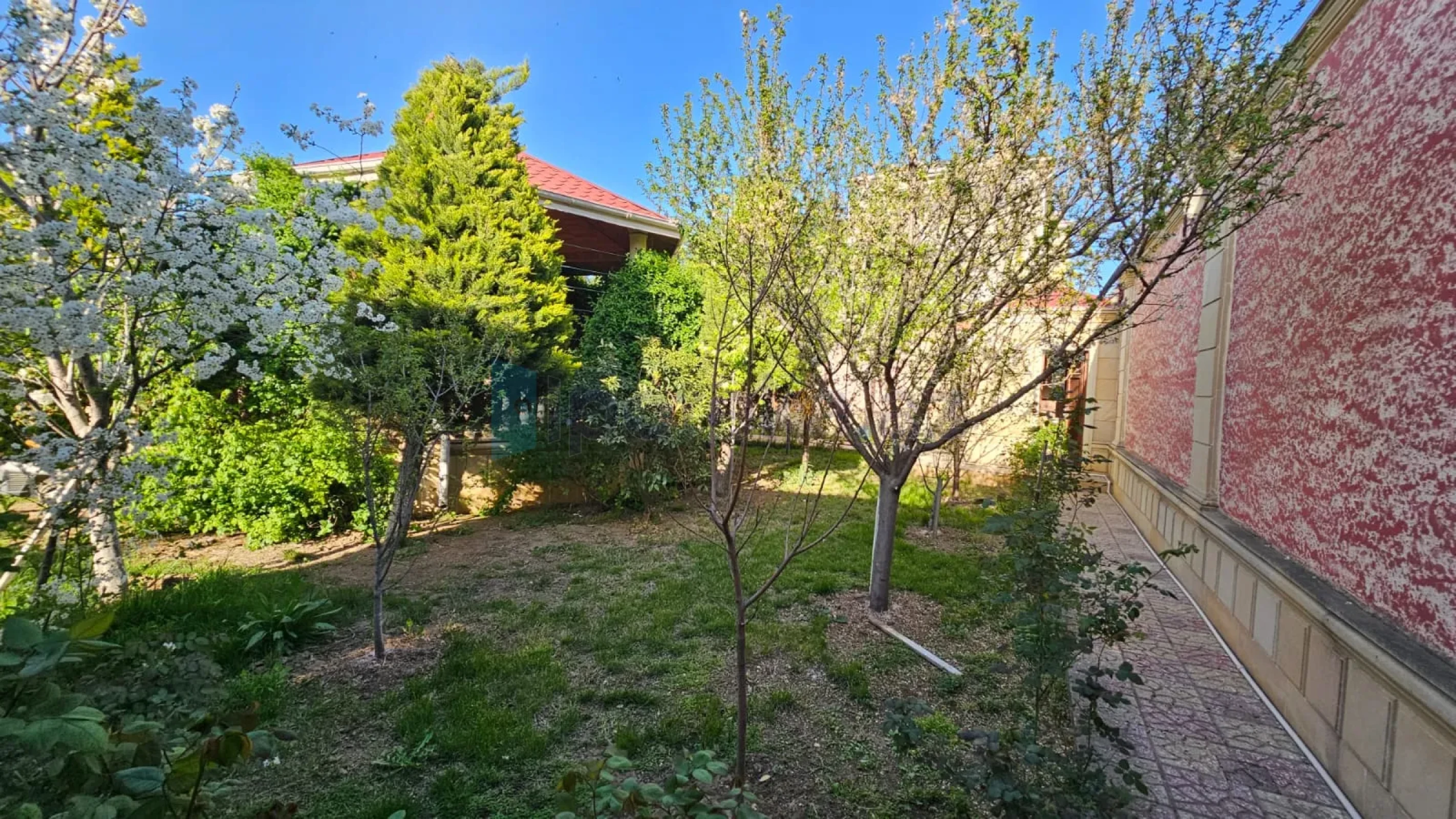 Satılır 6 otaqlı həyət evi 450 m²