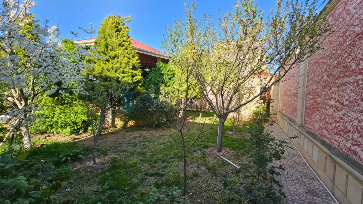 Satılır 6 otaqlı həyət evi 450 m²