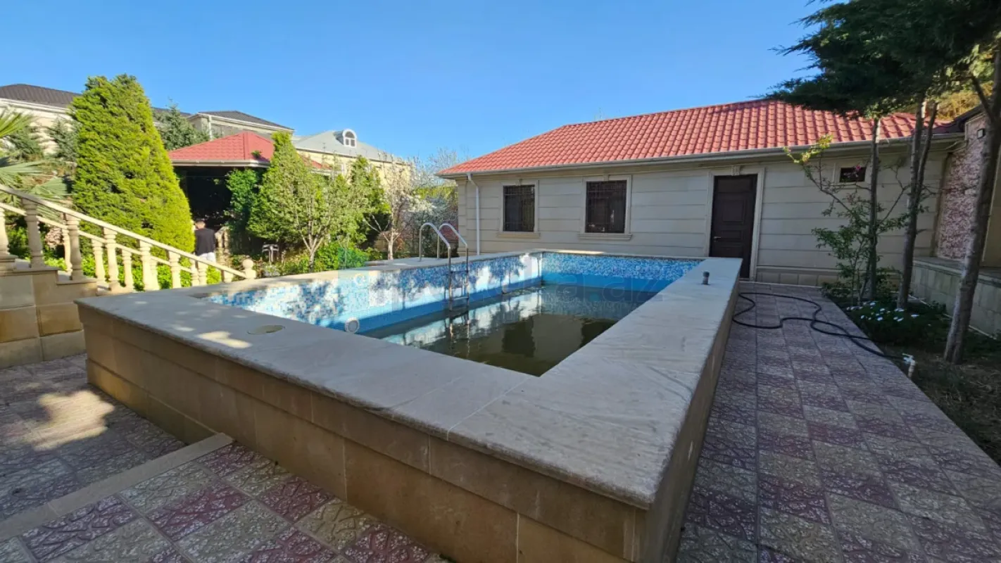 Satılır 6 otaqlı həyət evi 450 m²