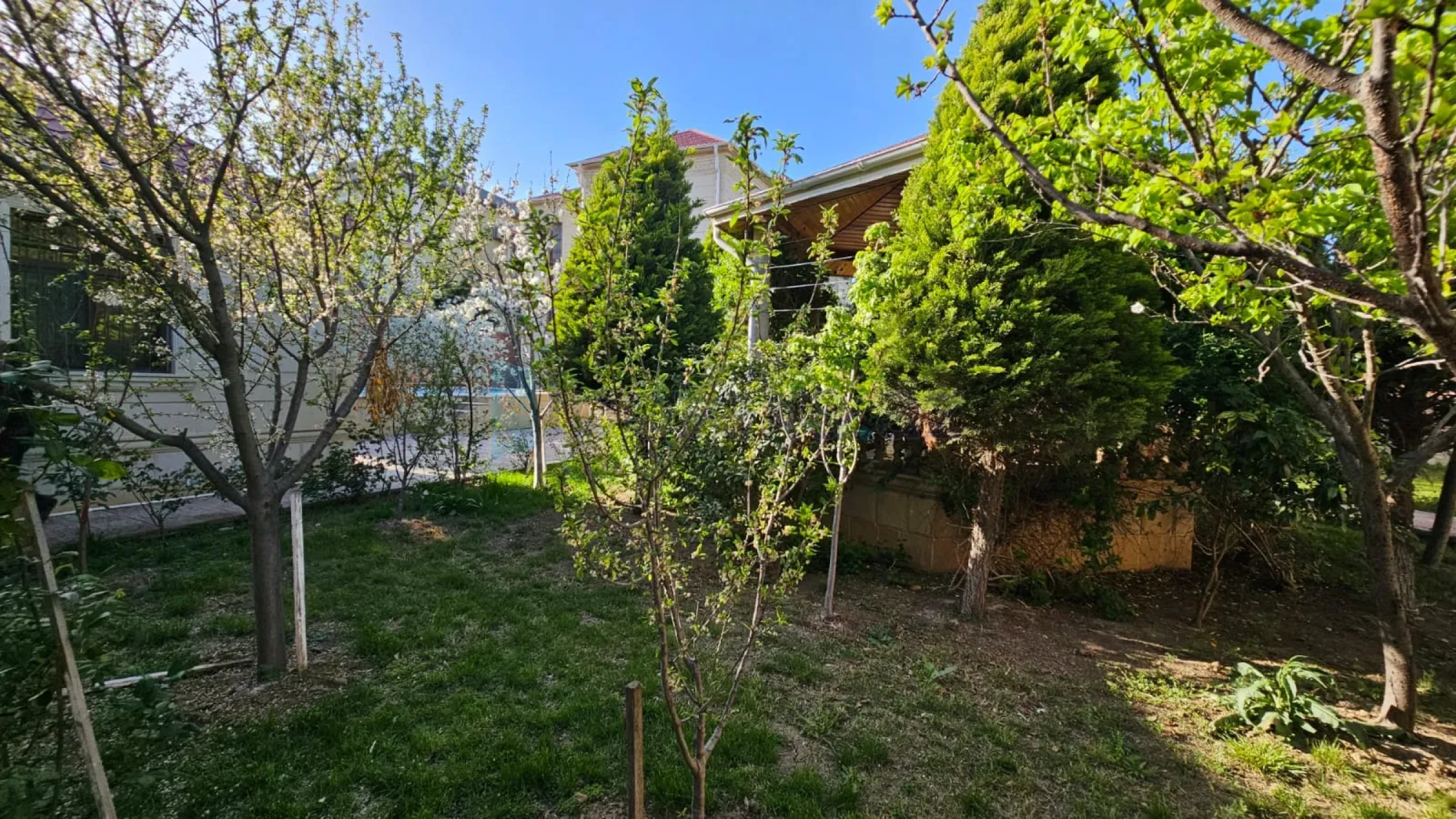 Satılır 6 otaqlı həyət evi 450 m²