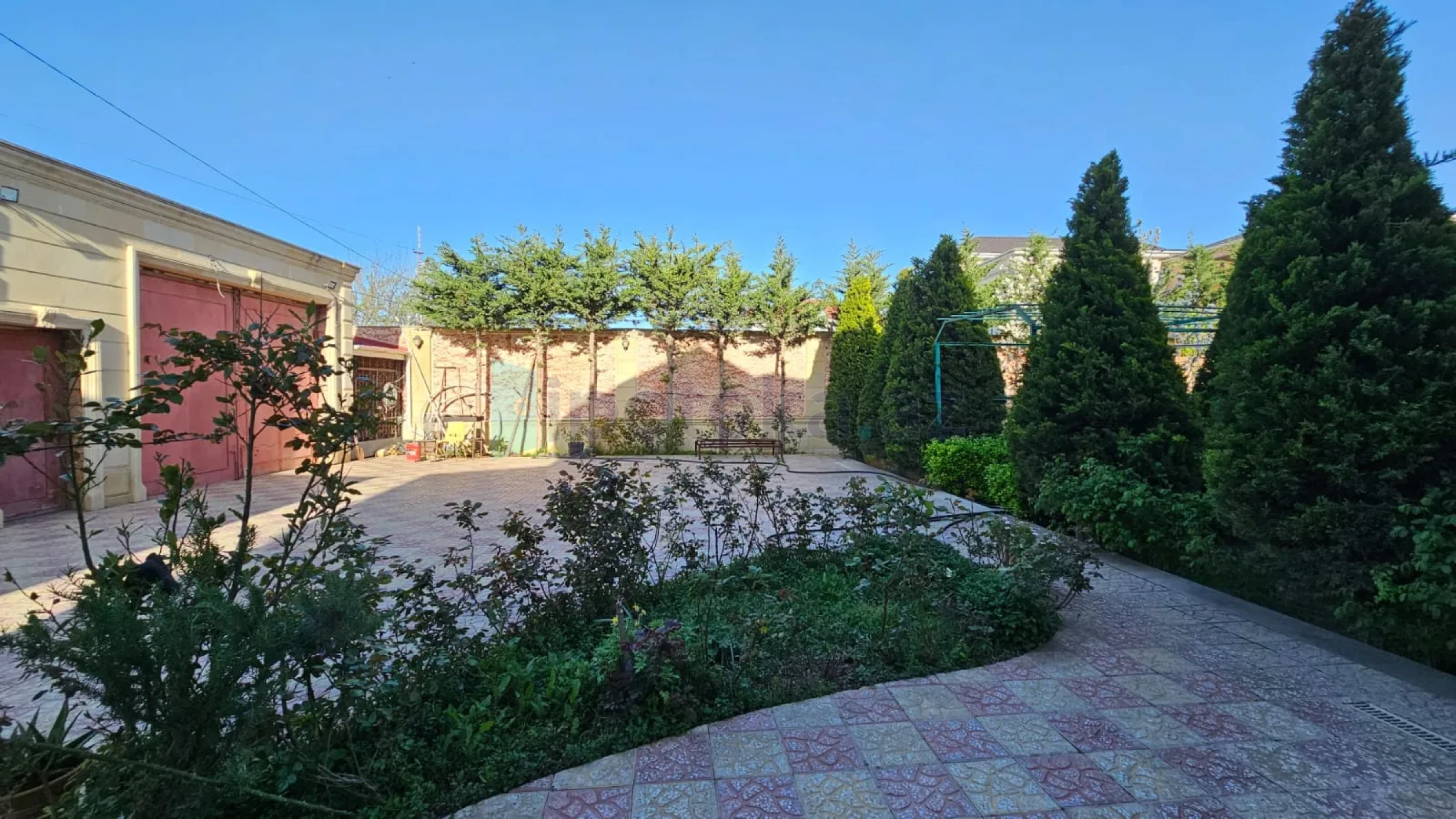 Satılır 6 otaqlı həyət evi 450 m²