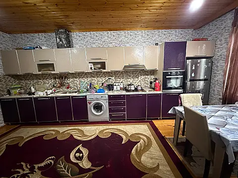 Satılır 5 otaqlı həyət evi 200 m²