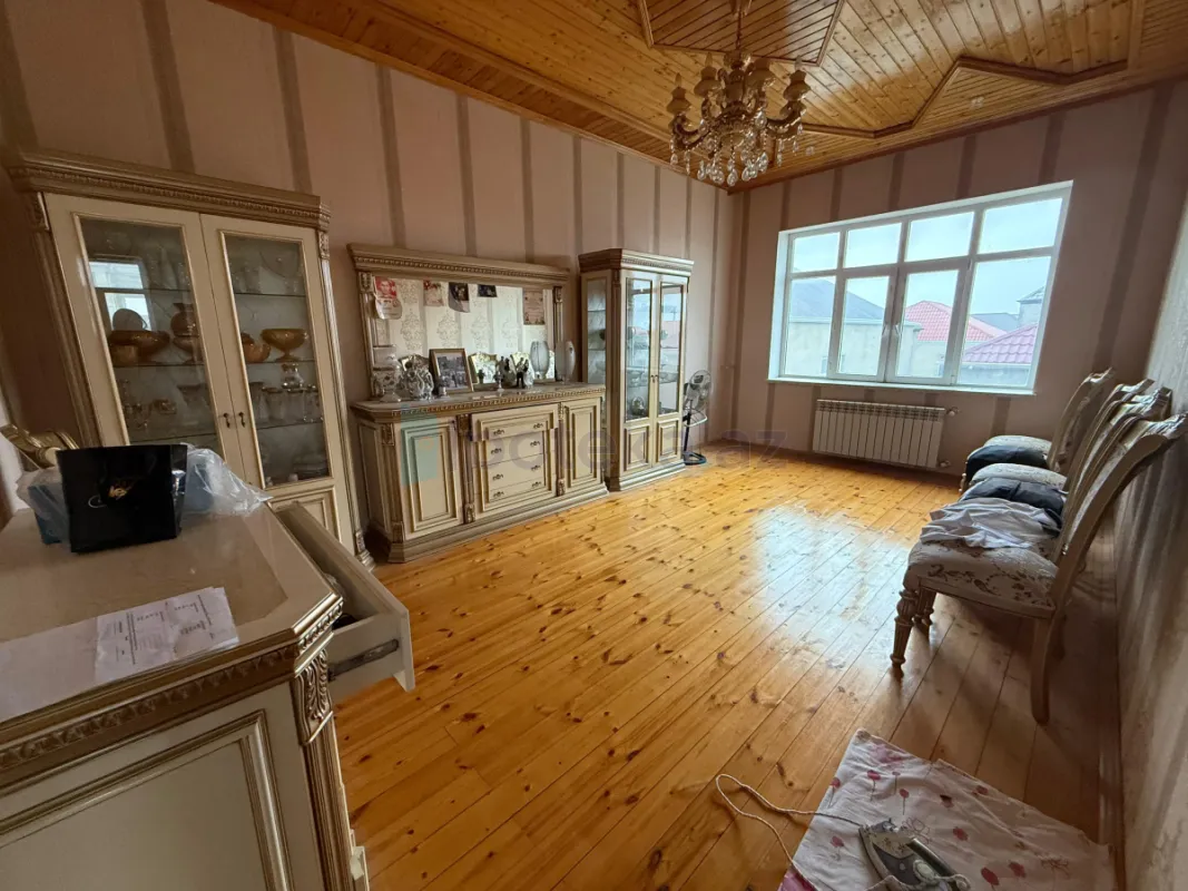 Satılır 5 otaqlı həyət evi 200 m²
