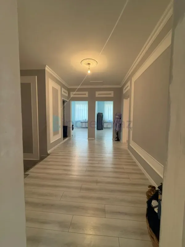 Satılır 6 otaqlı həyət evi 200 m²