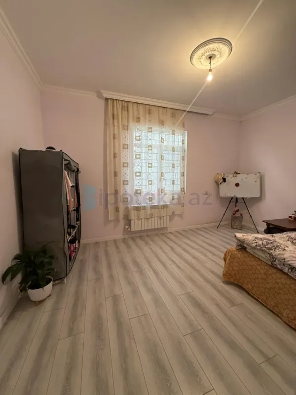 Satılır 6 otaqlı həyət evi 200 m²