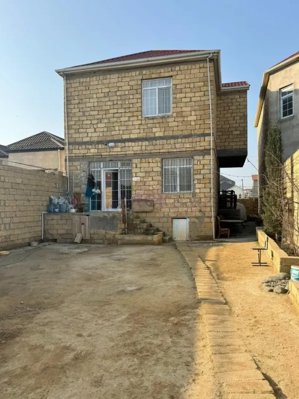 Satılır 6 otaqlı həyət evi 200 m²