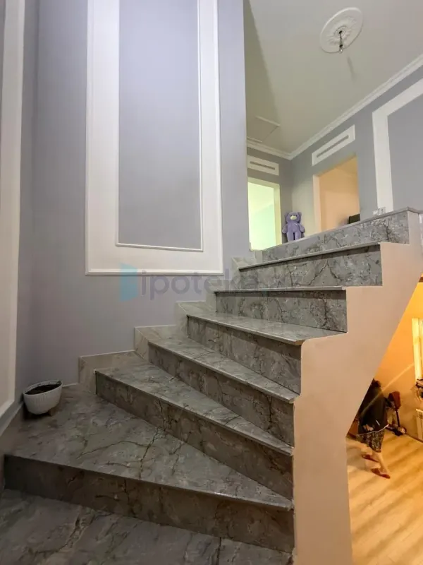 Satılır 6 otaqlı həyət evi 200 m²
