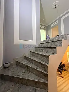 Satılır 6 otaqlı həyət evi 200 m²
