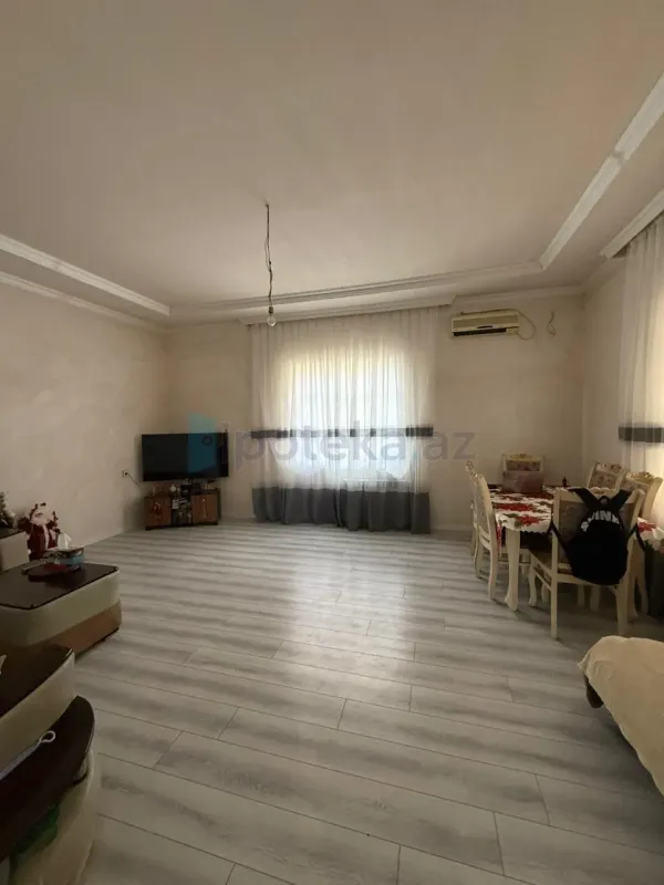 Satılır 6 otaqlı həyət evi 200 m²