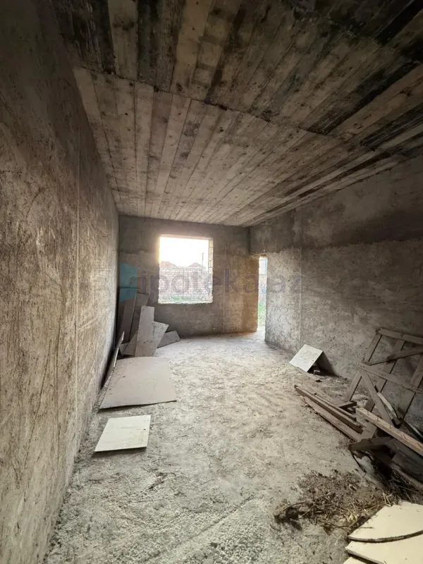 Satılır 8 otaqlı həyət evi 340 m²