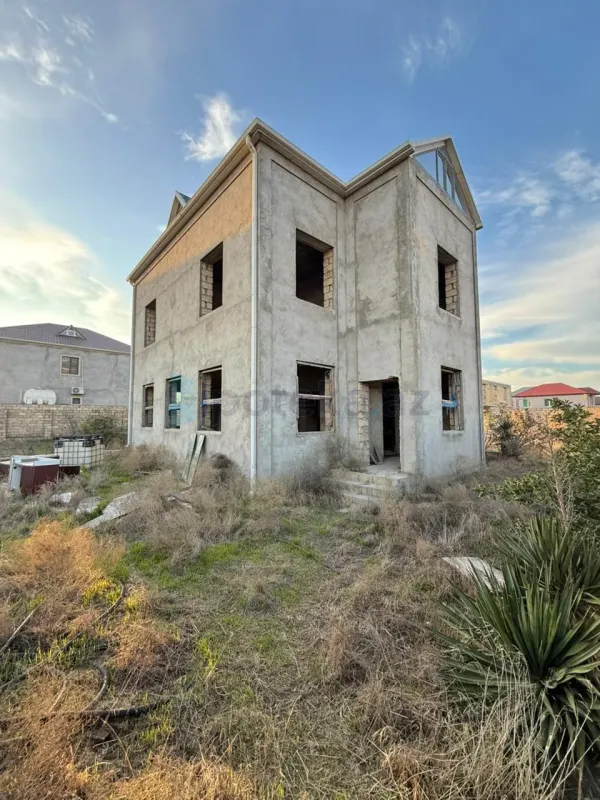 Satılır 8 otaqlı həyət evi 340 m²