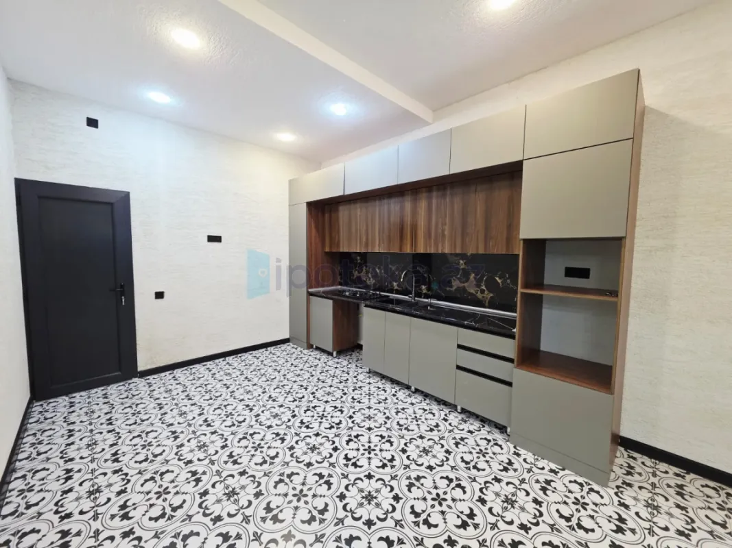 Satılır 4 otaqlı mənzil 180 m²