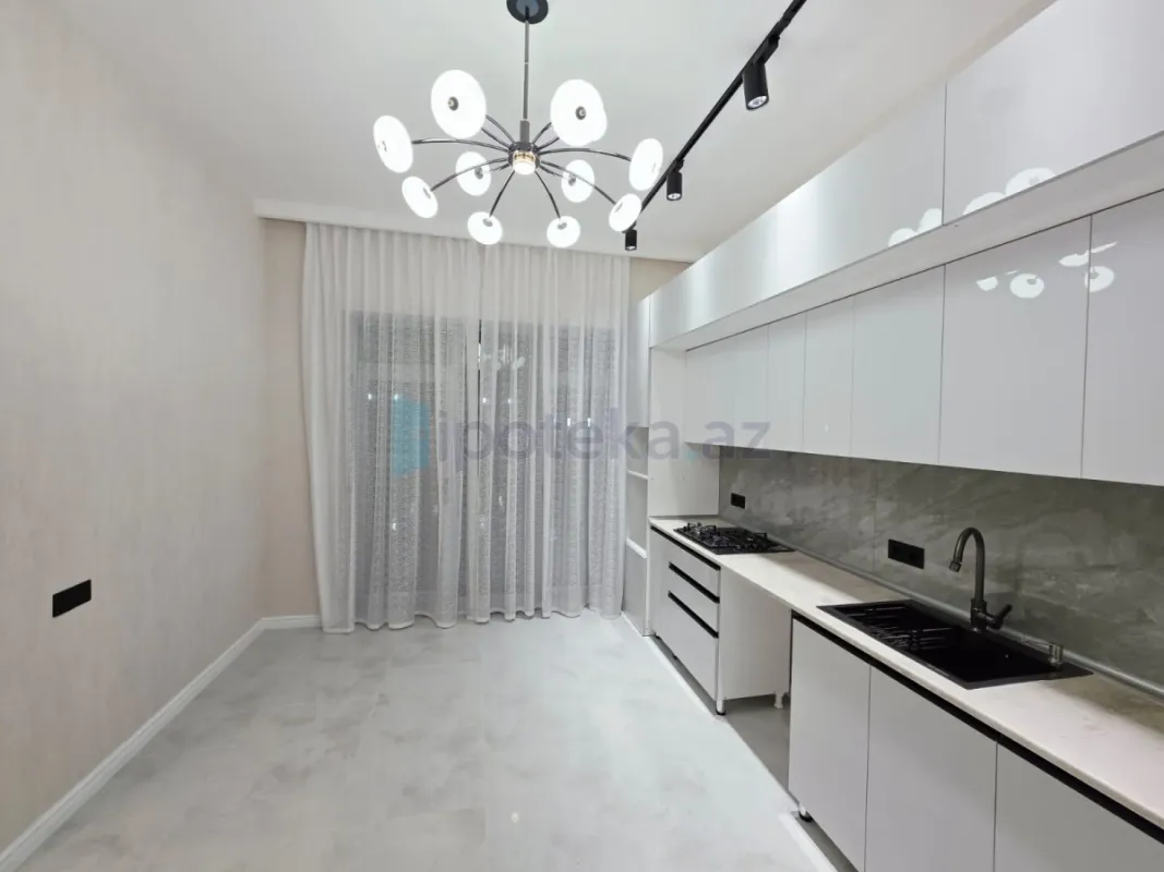 Satılır 4 otaqlı mənzil 180 m²