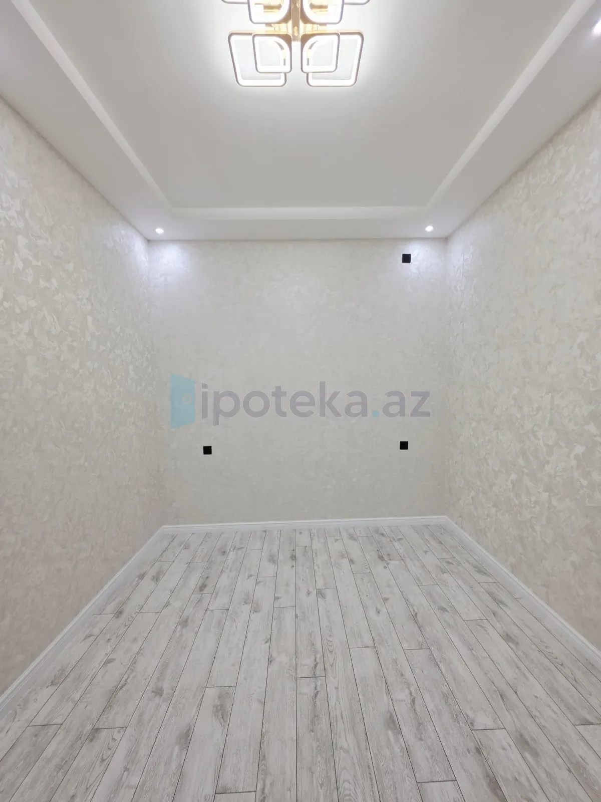 Satılır 4 otaqlı mənzil 180 m²