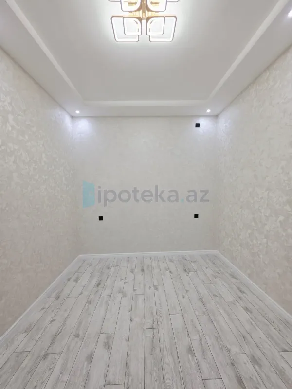 Satılır 4 otaqlı mənzil 180 m²