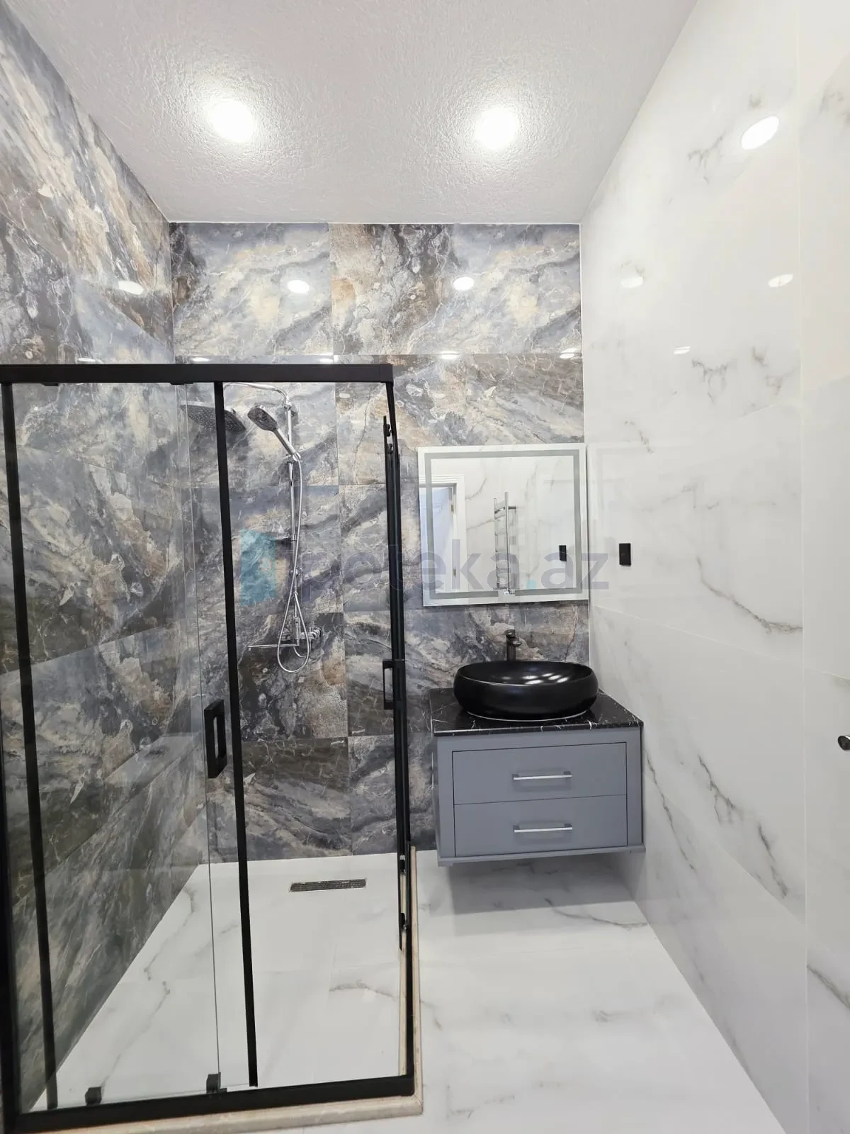 Satılır 4 otaqlı mənzil 180 m²