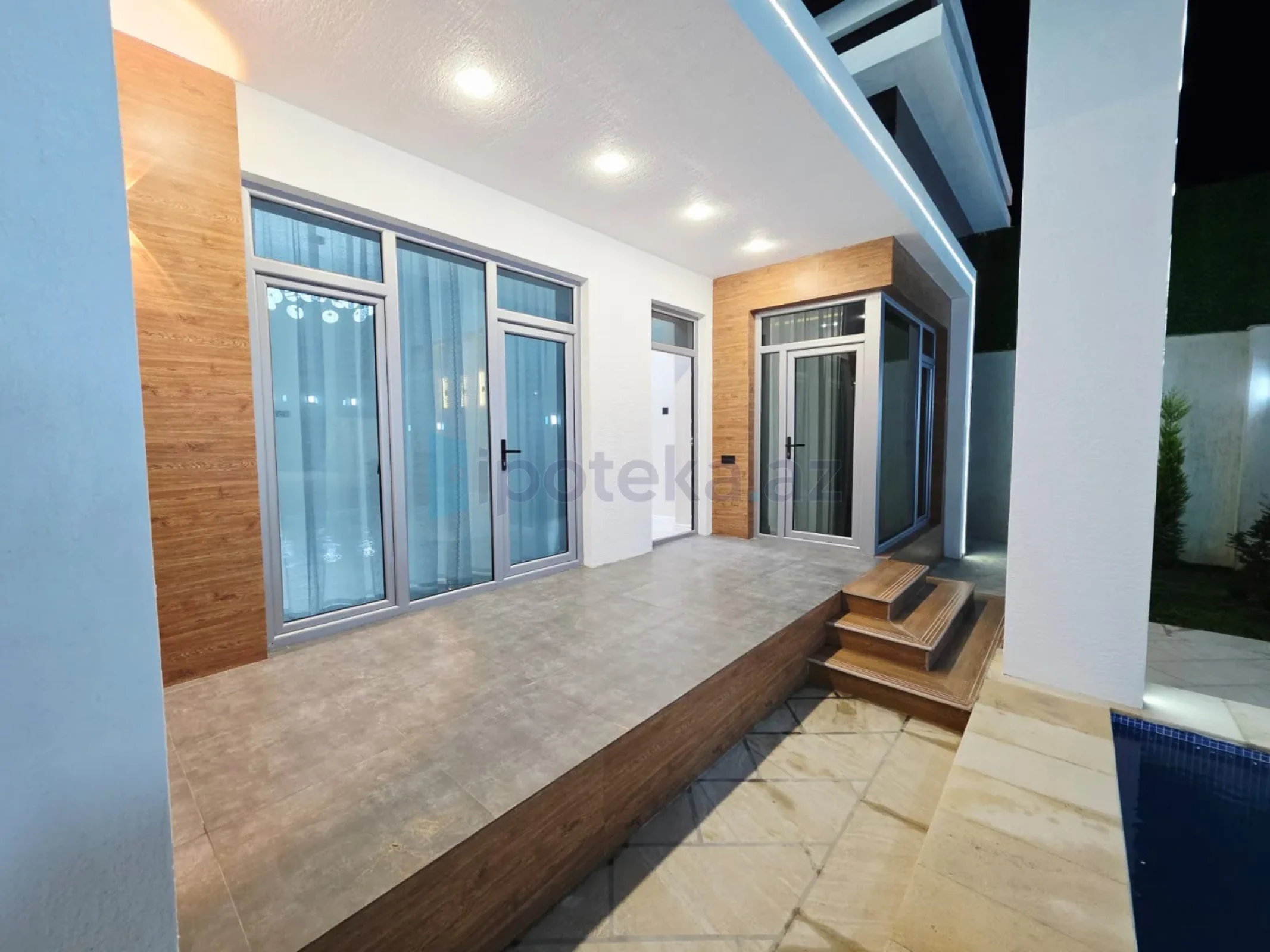 Satılır 4 otaqlı mənzil 180 m²