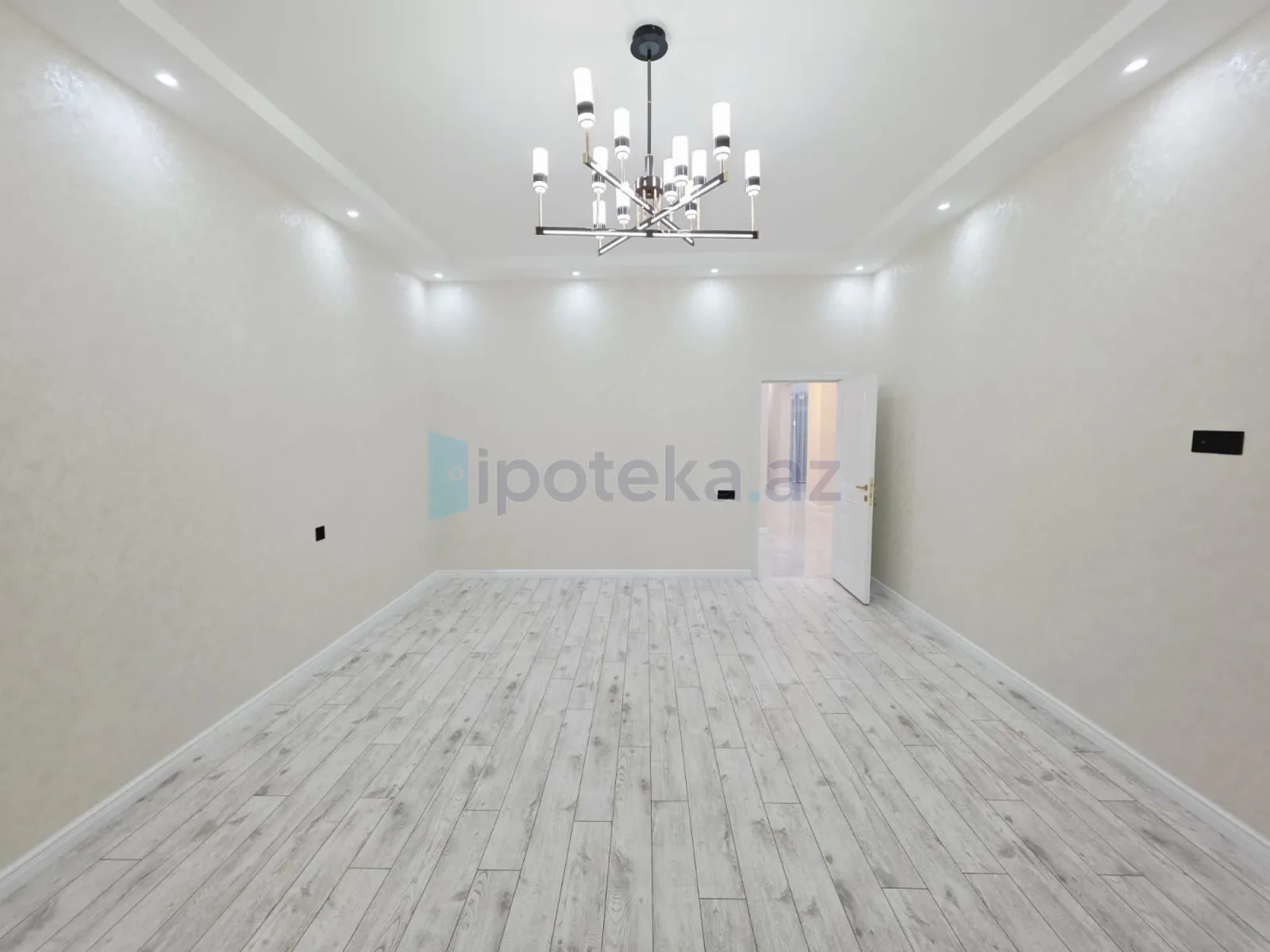 Satılır 4 otaqlı mənzil 180 m²