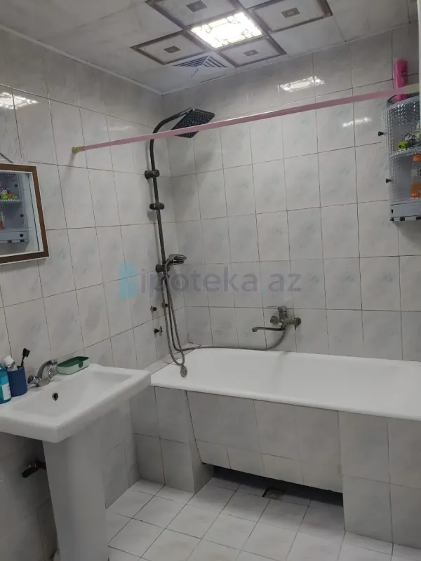 Satılır 1 otaqlı köhnə tikili 60 m²