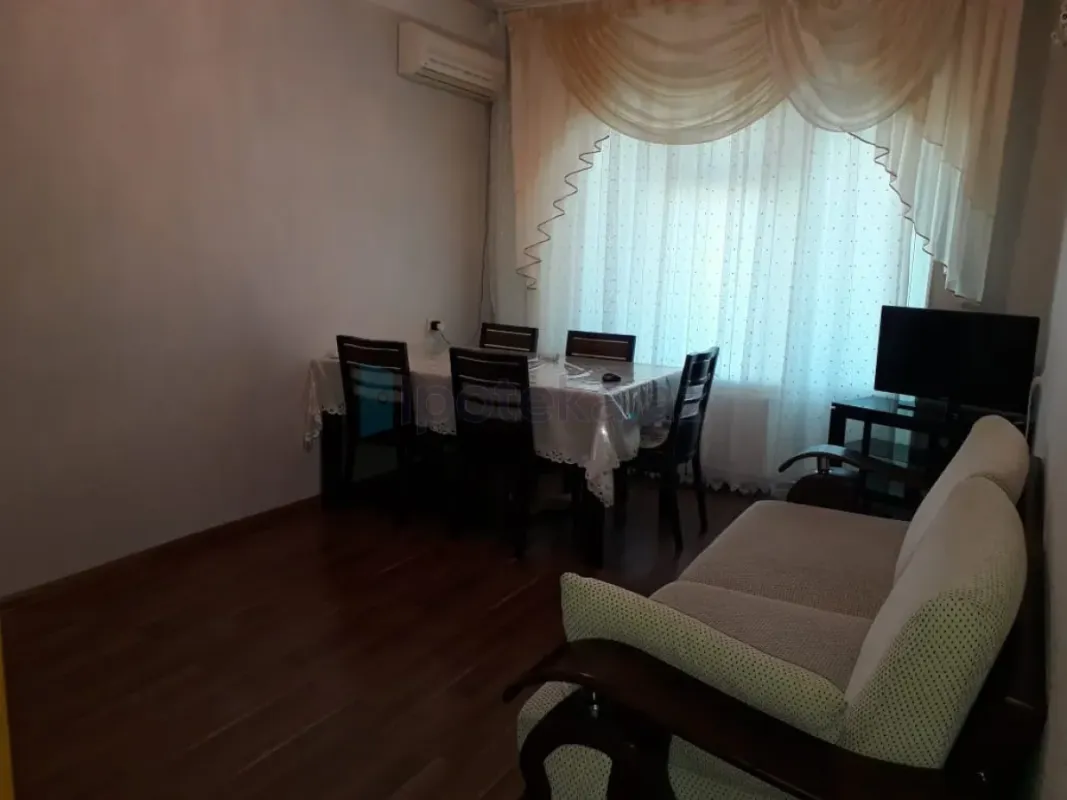 Satılır 2 otaqlı köhnə tikili 80 m²