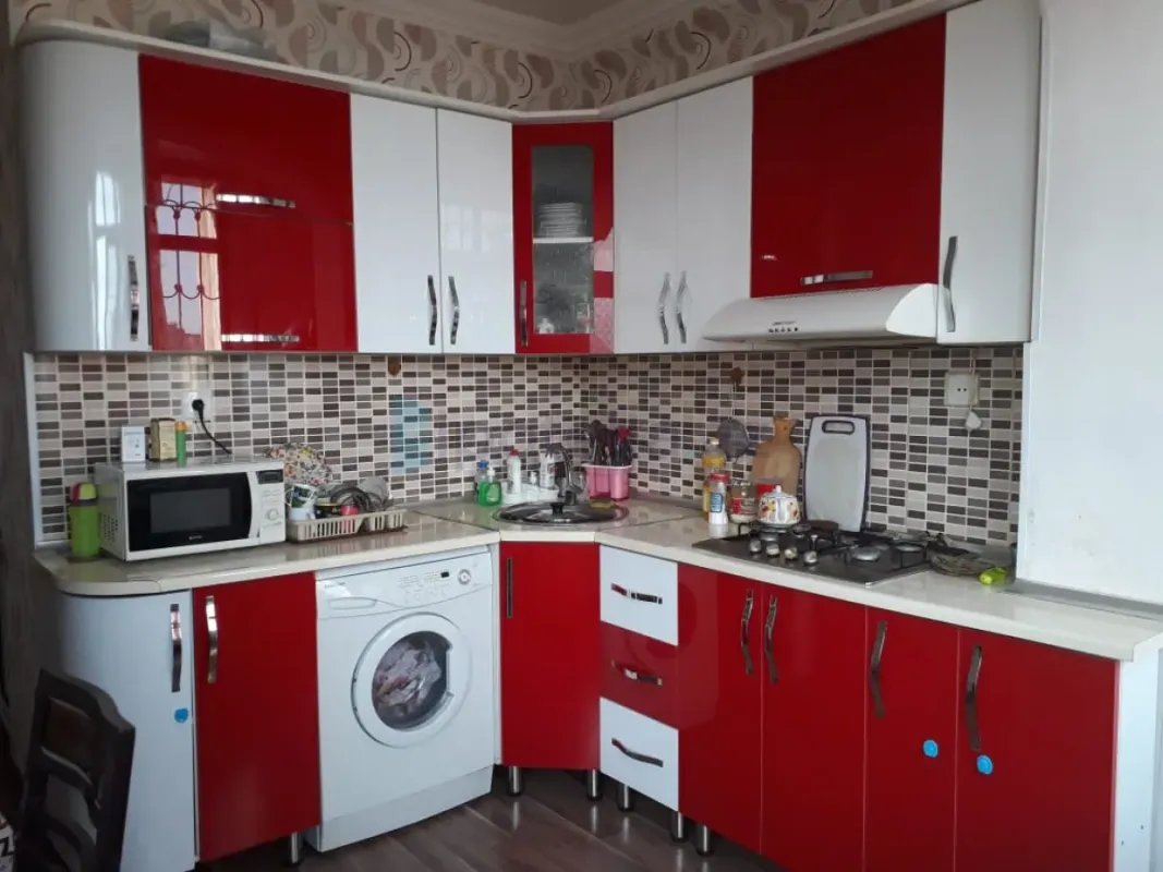 Satılır 2 otaqlı köhnə tikili 80 m²