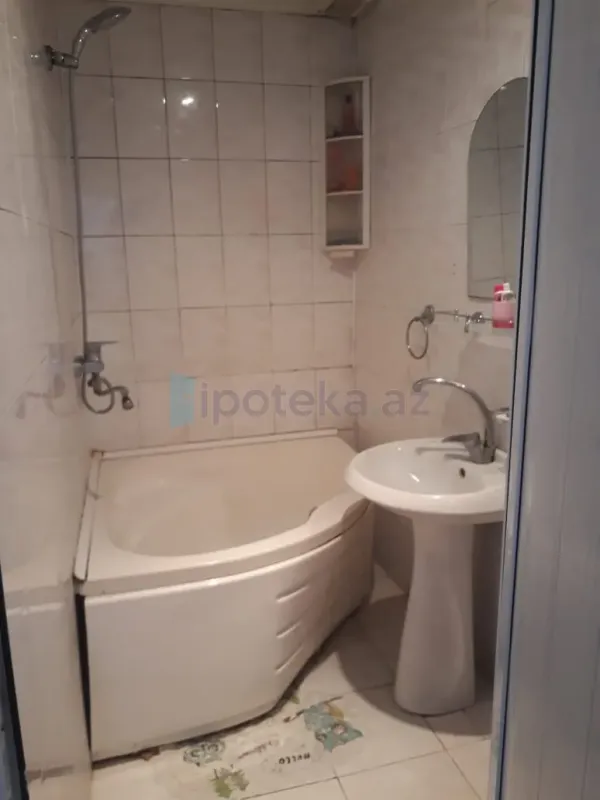Satılır 2 otaqlı köhnə tikili 80 m²